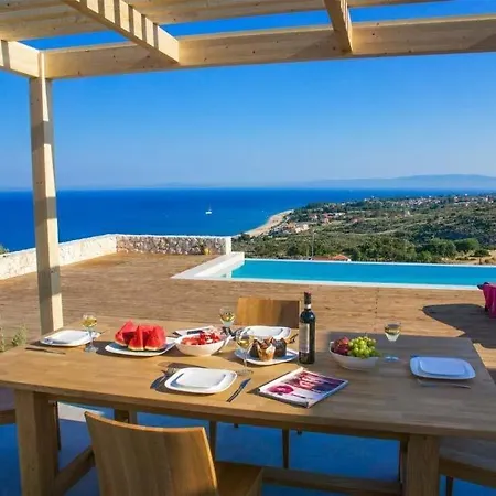 Skala Sleeps 3 Pool Air Con Wifi *