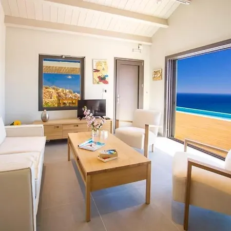 Skala Sleeps 3 Pool Air Con Wifi *