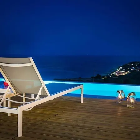 Villa Skala Sleeps 3 Pool Air Con Wifi